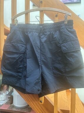 Women’s Casual Black Cargo Shorts LNWOT Large